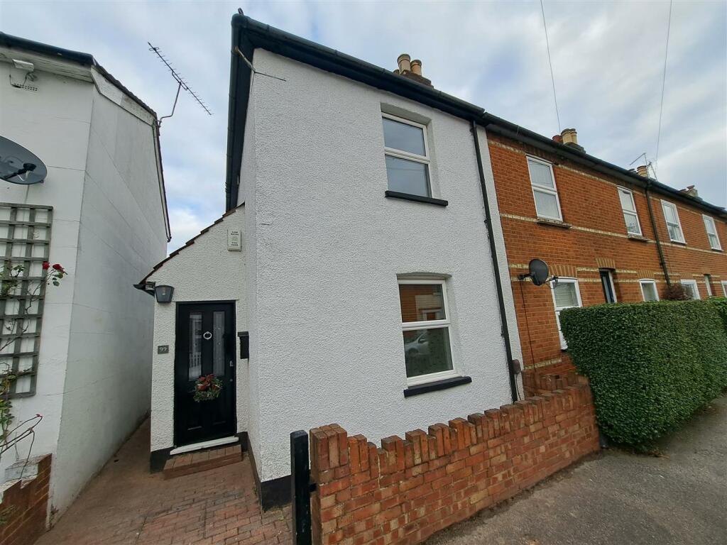 2 bed Semi-Detached House for rent in Chertsey. From Pearce and Co Estate Agents