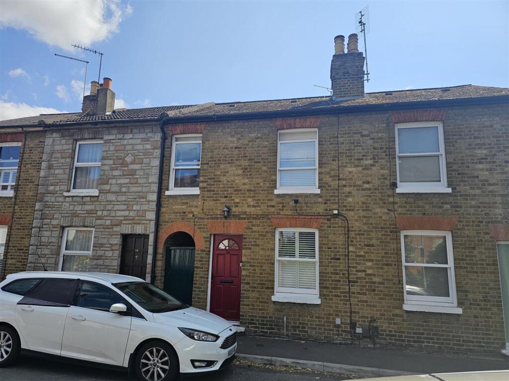 2 bed Cottage for rent in Chertsey. From Pearce and Co Estate Agents