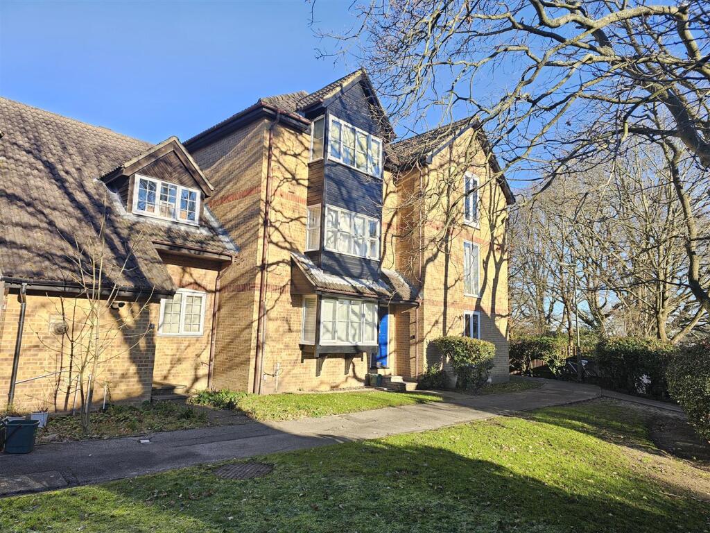 4 bed Studio for rent in Addlestone. From Pearce and Co Estate Agents