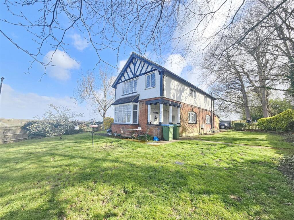 1 bed Apartment for rent in Esher. From Pearce and Co Estate Agents