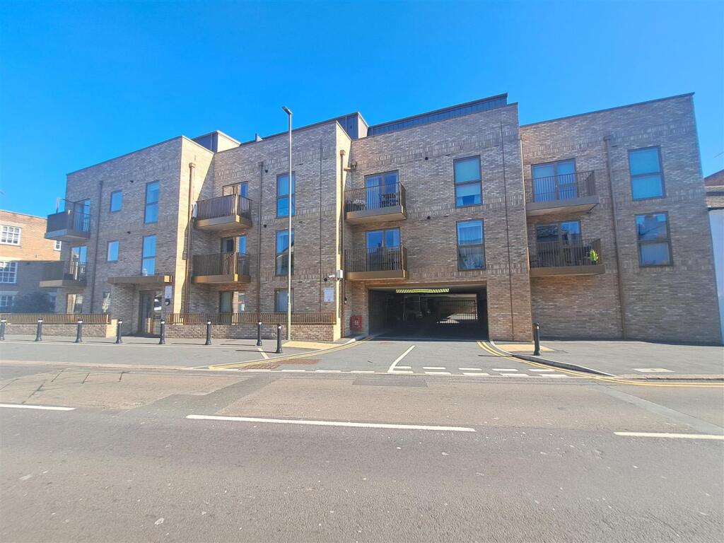 1 bed Apartment for rent in Addlestone. From Pearce and Co Estate Agents 1 bed Apartment for rent in Addlestone. From Pearce and Co Estate Agents