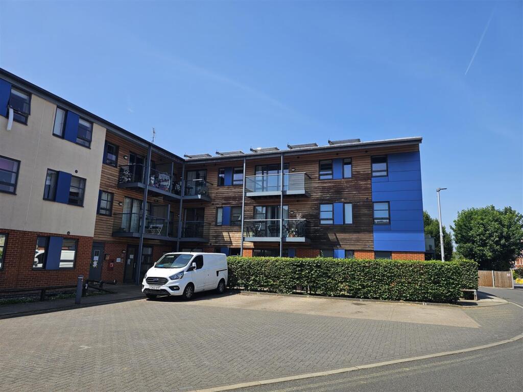 1 bed Apartment for rent in Chertsey. From Pearce and Co Estate Agents
