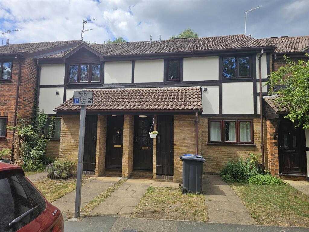 1 bed Apartment for rent in West Byfleet. From Pearce and Co Estate Agents