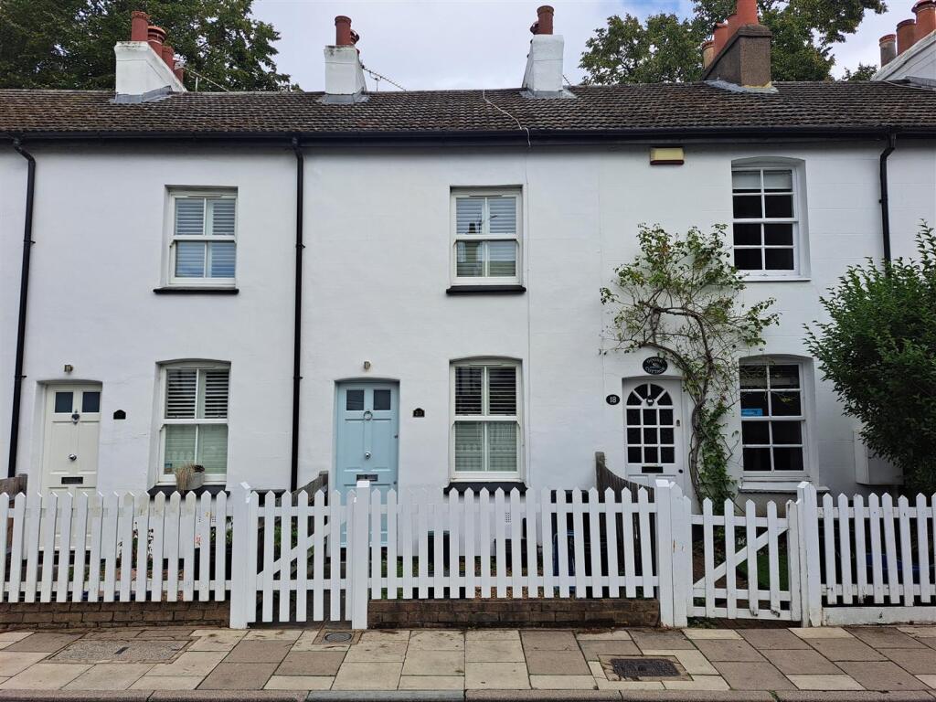 2 bed Mid Terraced House for rent in Richmond. From Pearce and Co Estate Agents 2 bed Mid Terraced House for rent in Richmond. From Pearce and Co Estate Agents