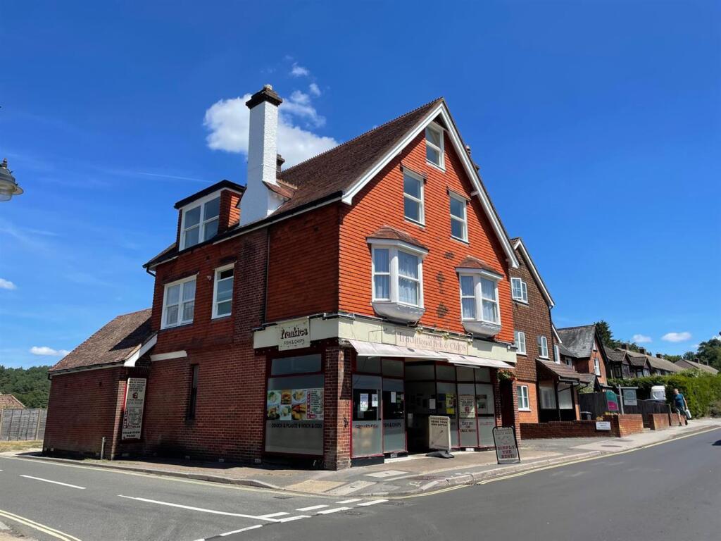 2 bed Apartment for rent in Grayshott. From Pearce and Co Estate Agents 2 bed Apartment for rent in Grayshott. From Pearce and Co Estate Agents