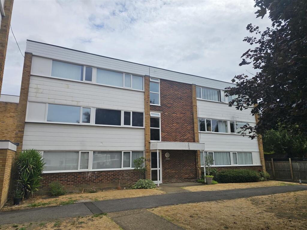 2 bed Apartment for rent in Chertsey. From Pearce and Co Estate Agents