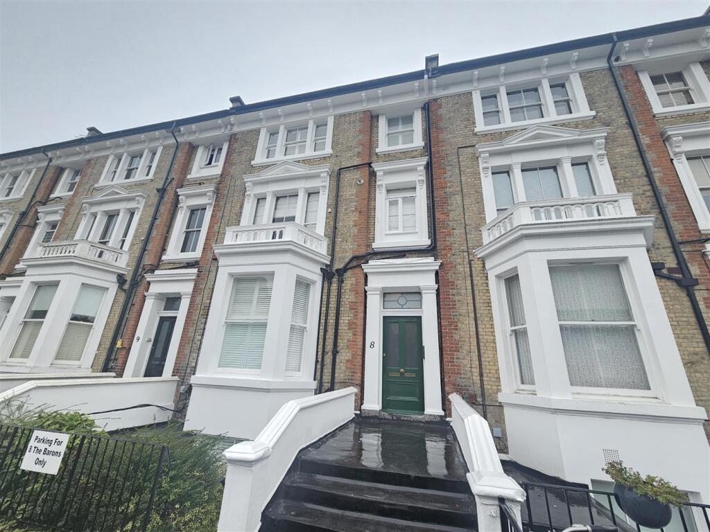 2 bed Apartment for rent in Twickenham. From Pearce and Co Estate Agents 2 bed Apartment for rent in Twickenham. From Pearce and Co Estate Agents