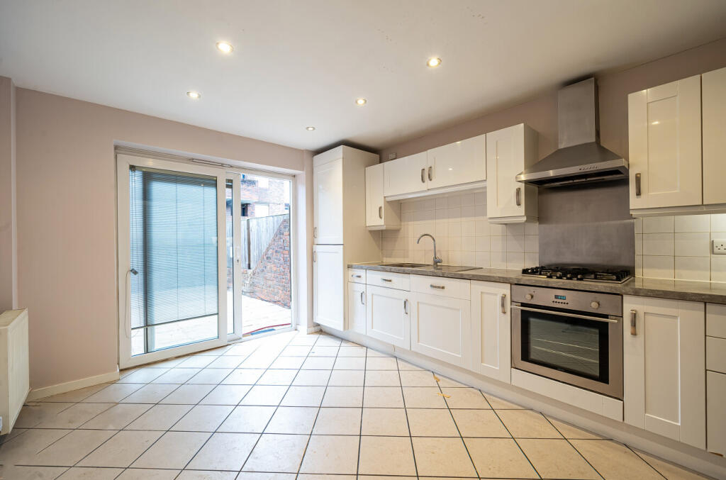 4 bed Mid Terraced House for rent in London. From Dutch & Dutch - West Hampstead