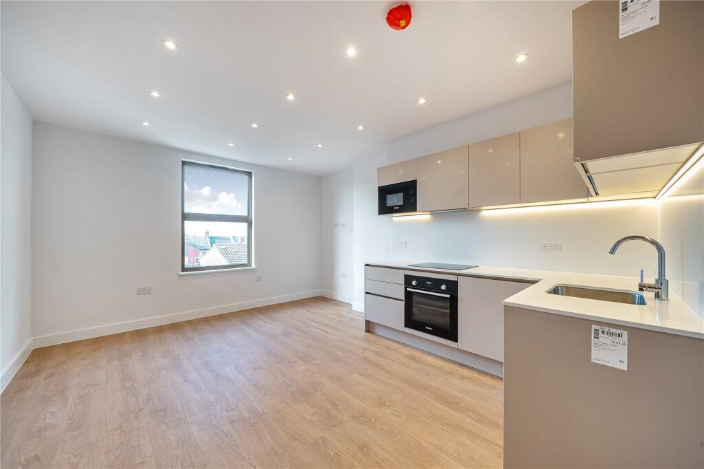 3 bed Apartment for rent in London. From Dutch & Dutch - West Hampstead