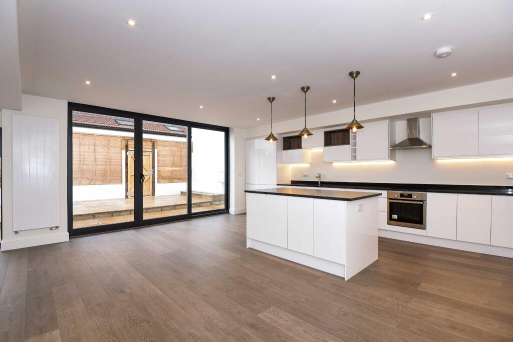 3 bed Apartment for rent in London. From Dutch & Dutch - West Hampstead