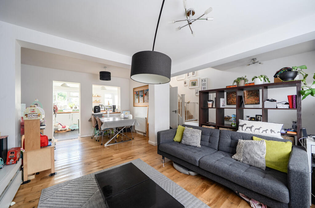 3 bed Mid Terraced House for rent in London. From Dutch & Dutch - West Hampstead