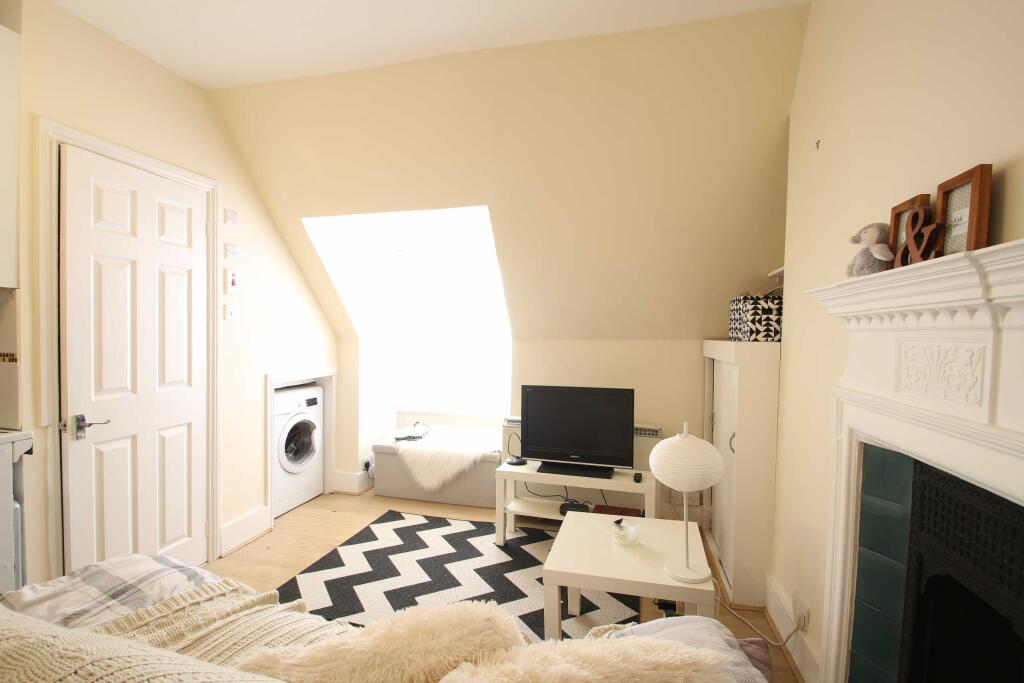 4 bed Apartment for rent in Hampstead. From Dutch & Dutch - West Hampstead 4 bed Apartment for rent in Hampstead. From Dutch & Dutch - West Hampstead