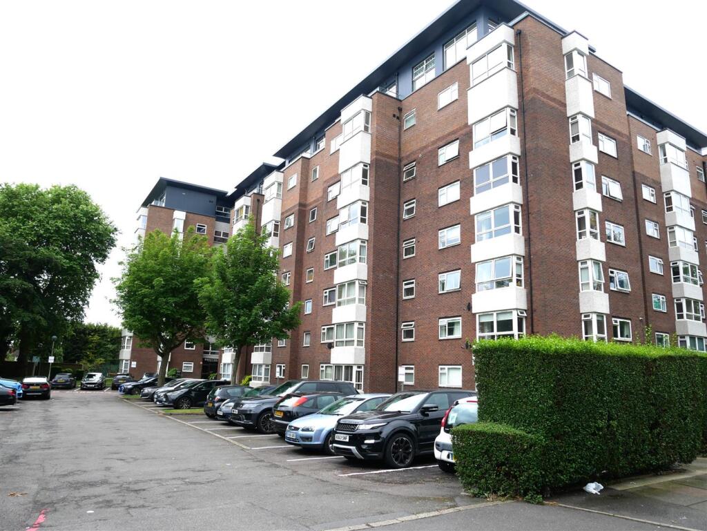 3 bed Apartment for rent in Hendon. From Talbots Partnership - Hendon 3 bed Apartment for rent in Hendon. From Talbots Partnership - Hendon