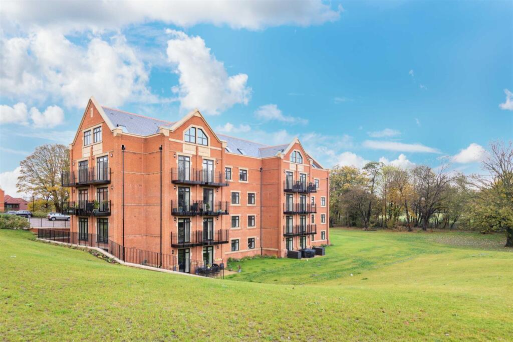 3 bed 1st Floor Flat for rent in Bushey. From Wenlock and Taylor