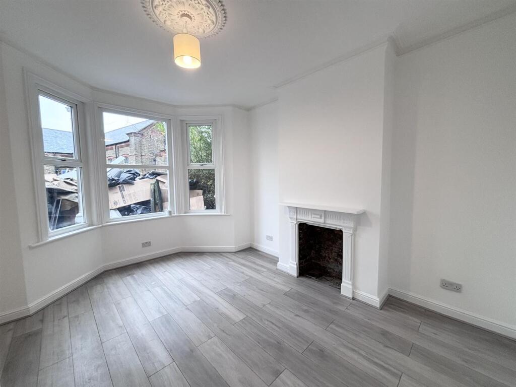 2 bed 1st Floor Flat for rent in Acton. From Wenlock and Taylor