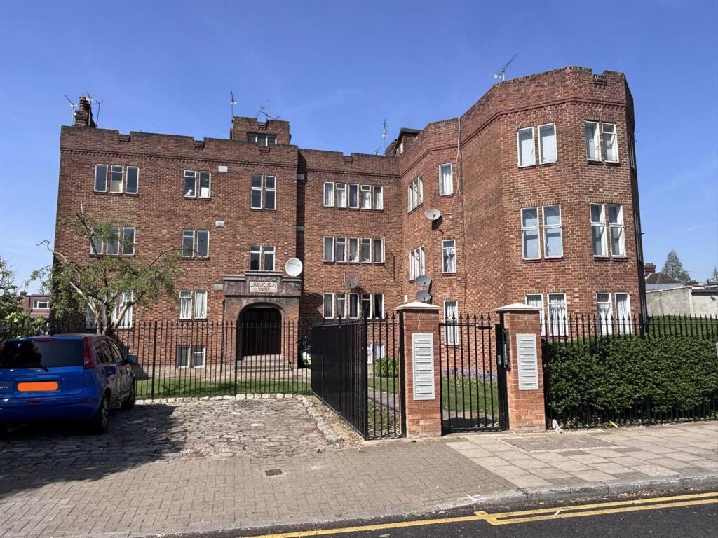 2 bed 1st Floor Flat for rent in Hendon. From Wenlock and Taylor