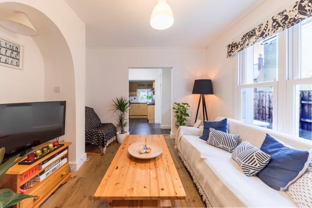 2 bed 1st Floor Flat for rent in Willesden. From Wenlock and Taylor