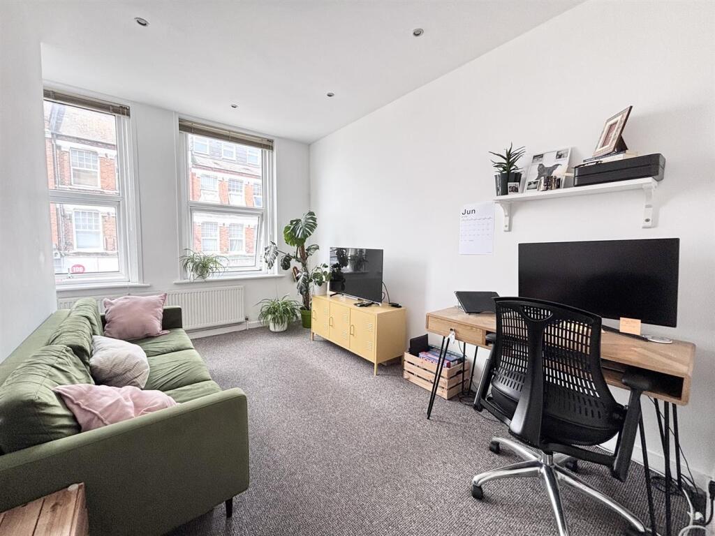 1 bed 1st Floor Flat for rent in Willesden. From Wenlock and Taylor