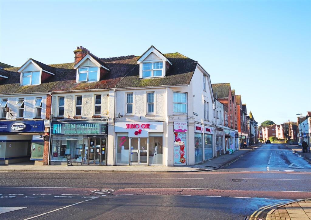 2 bed 1st Floor Flat for rent in New Milton. From Spencers of the New Forest - Lymington