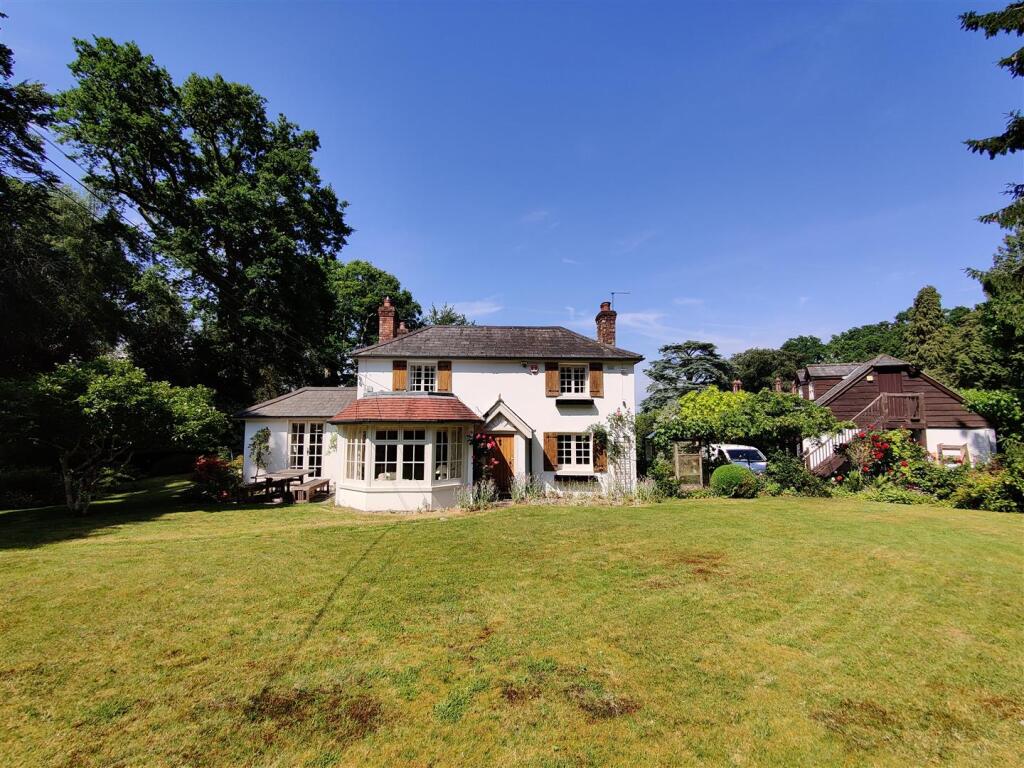4 bed Detached for rent in Ringwood. From Spencers of the New Forest - Lymington