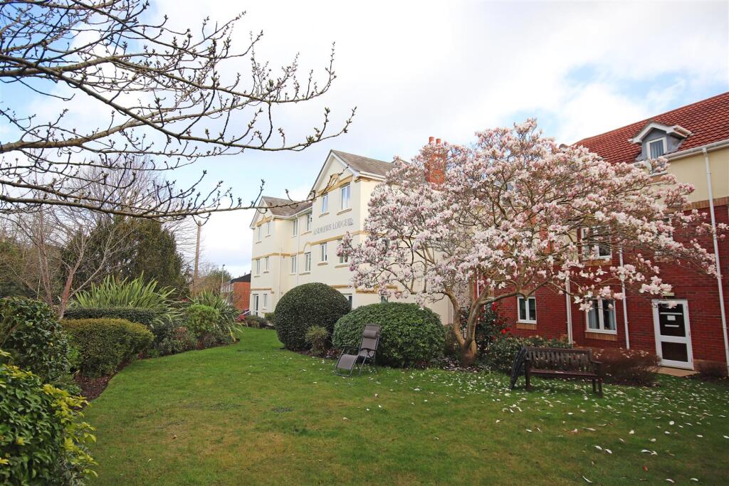 1 bed Apartment for rent in Lymington. From Spencers of the New Forest - Lymington 1 bed Apartment for rent in Lymington. From Spencers of the New Forest - Lymington