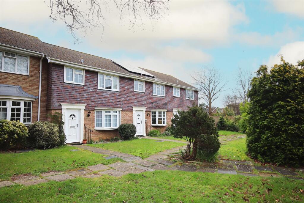 3 bed Mid Terraced House for rent in Lymington. From Spencers of the New Forest - Lymington