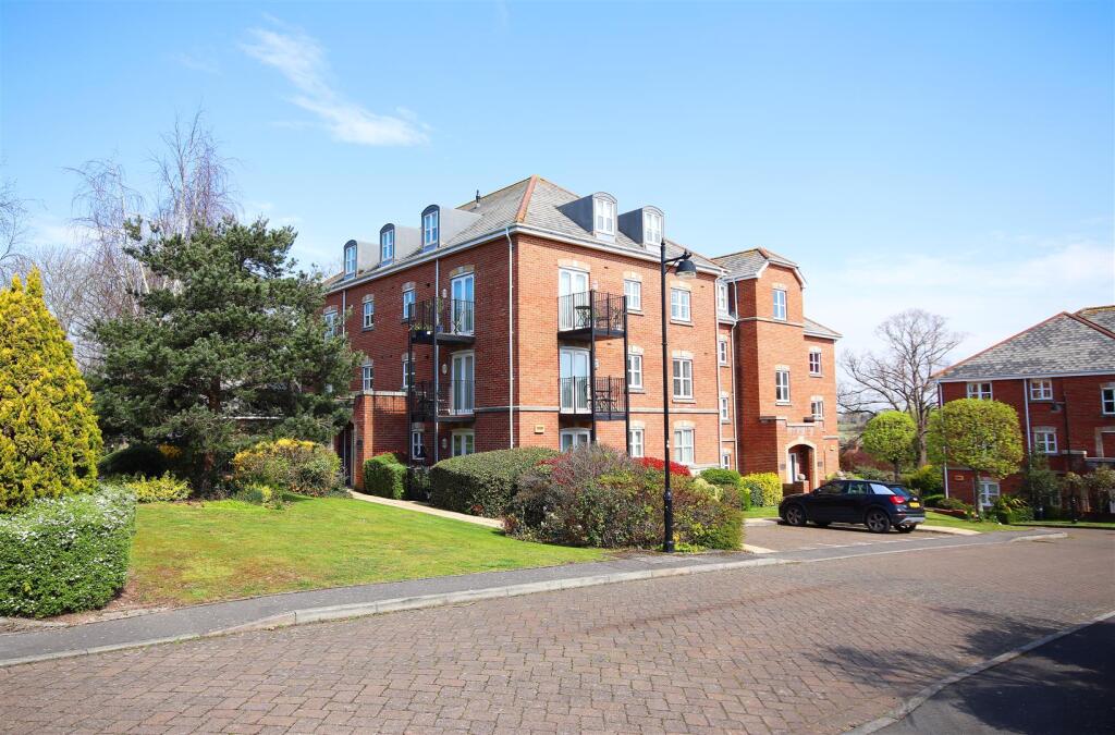2 bed Apartment for rent in Lymington. From Spencers of the New Forest - Lymington 2 bed Apartment for rent in Lymington. From Spencers of the New Forest - Lymington
