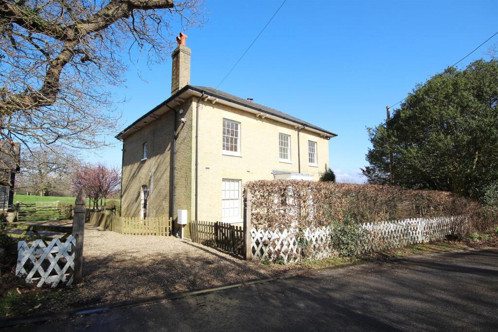 4 bed Detached for rent in Fawley. From Spencers of the New Forest - Lymington