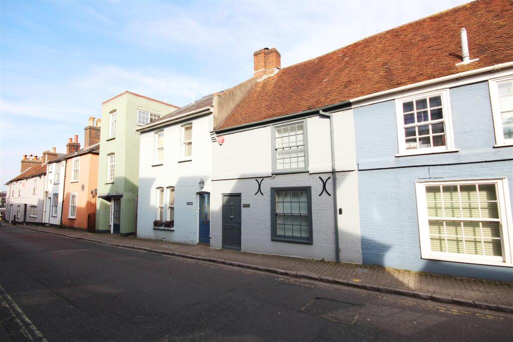 2 bed Mid Terraced House for rent in Lymington. From Spencers of the New Forest - Lymington 2 bed Mid Terraced House for rent in Lymington. From Spencers of the New Forest - Lymington