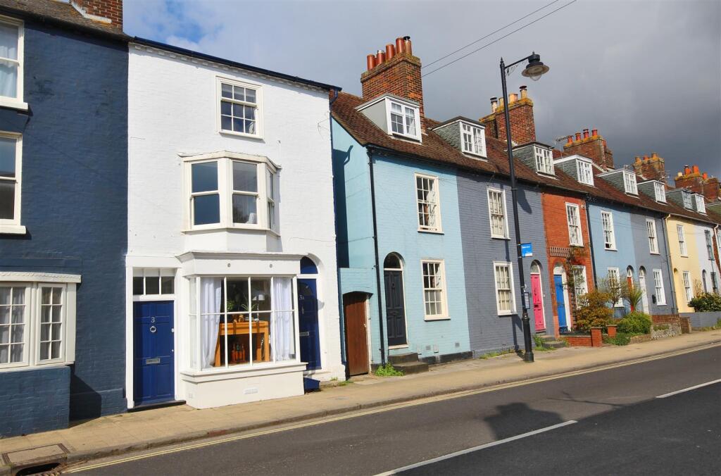 3 bed Town House for rent in Lymington. From Spencers of the New Forest - Lymington