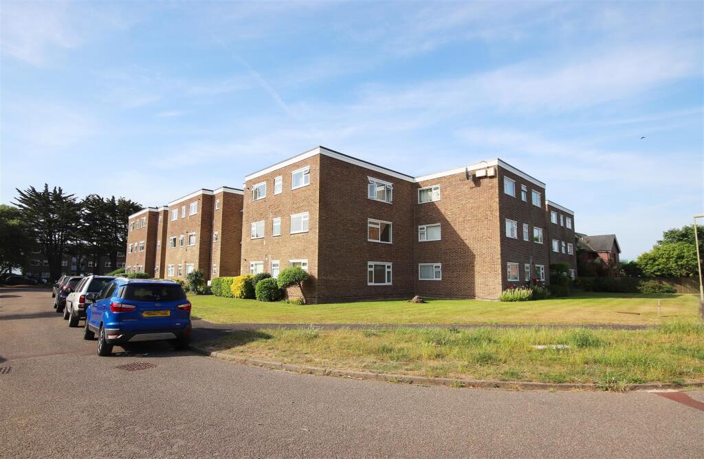 2 bed Apartment for rent in Milford on Sea. From Spencers of the New Forest - Lymington