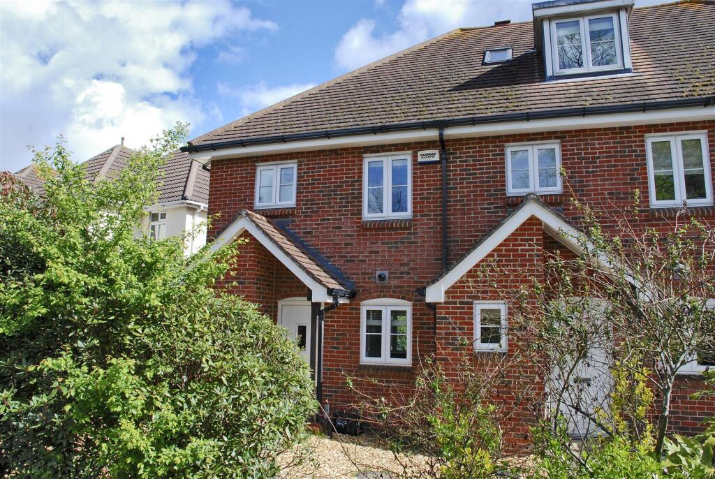 2 bed End of Terrace for rent in Lymington. From Spencers of the New Forest - Lymington 2 bed End of Terrace for rent in Lymington. From Spencers of the New Forest - Lymington
