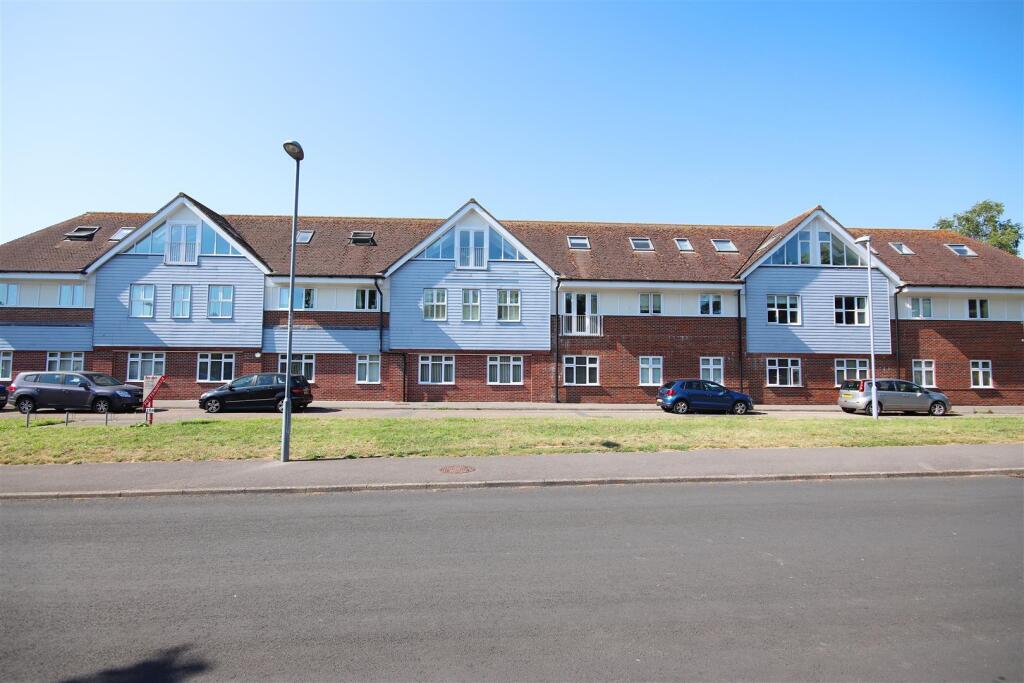 2 bed Apartment for rent in Hinton. From Spencers of the New Forest - Lymington