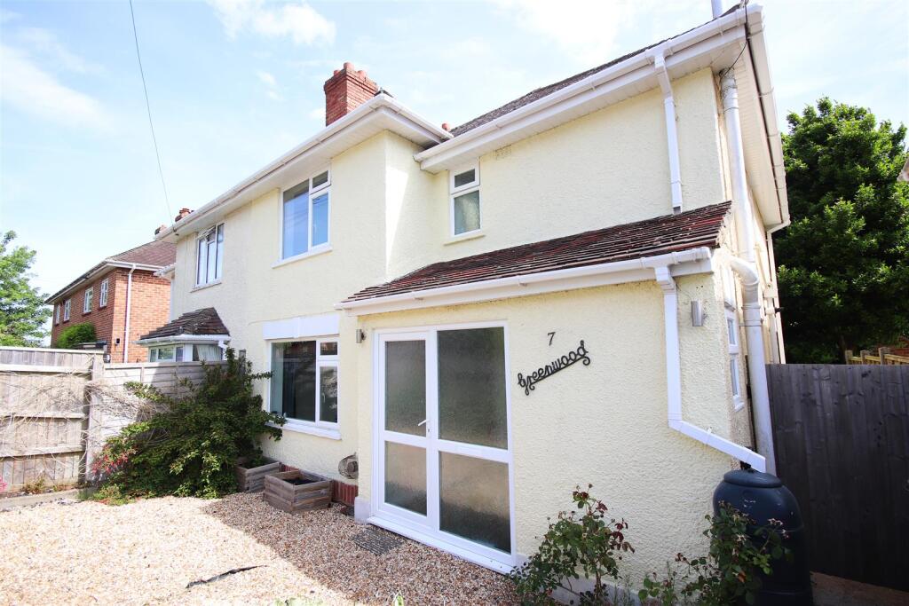 3 bed Semi Detached for rent in Lymington. From Spencers of the New Forest - Lymington 3 bed Semi Detached for rent in Lymington. From Spencers of the New Forest - Lymington
