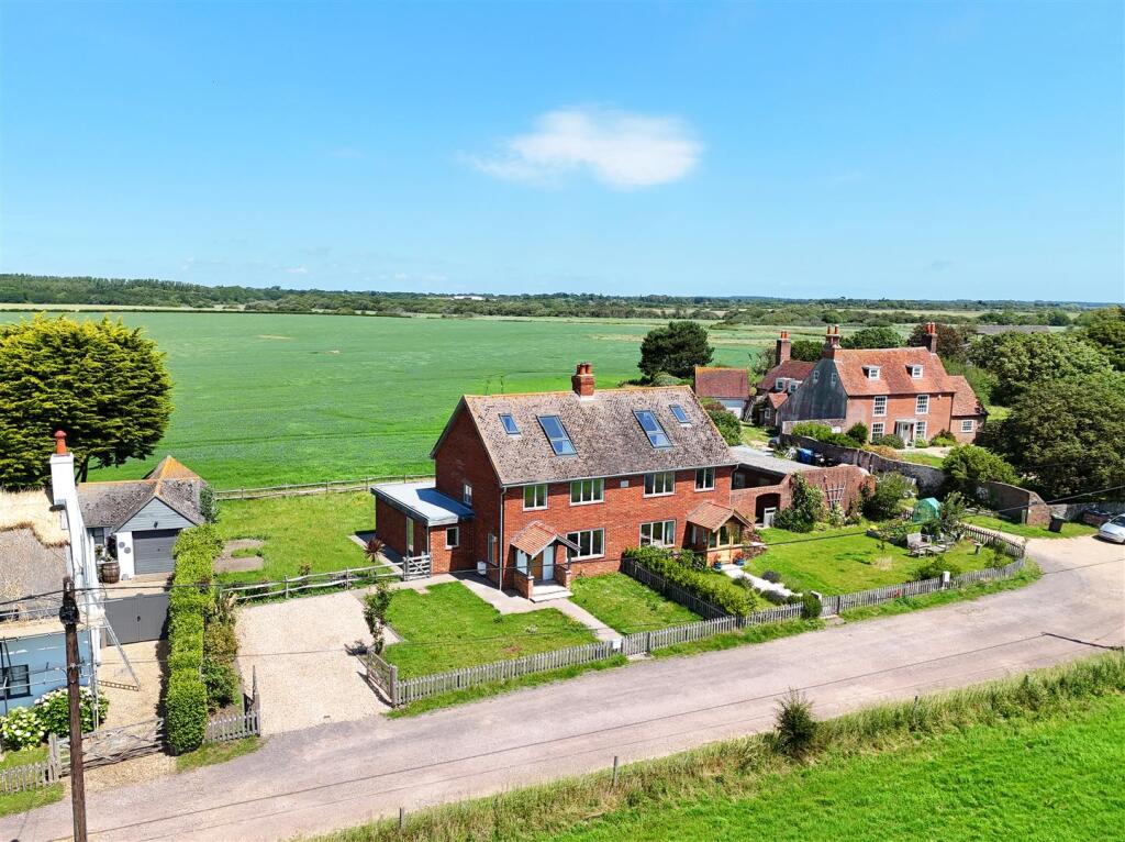4 bed Cottage for rent in Keyhaven. From Spencers of the New Forest - Lymington