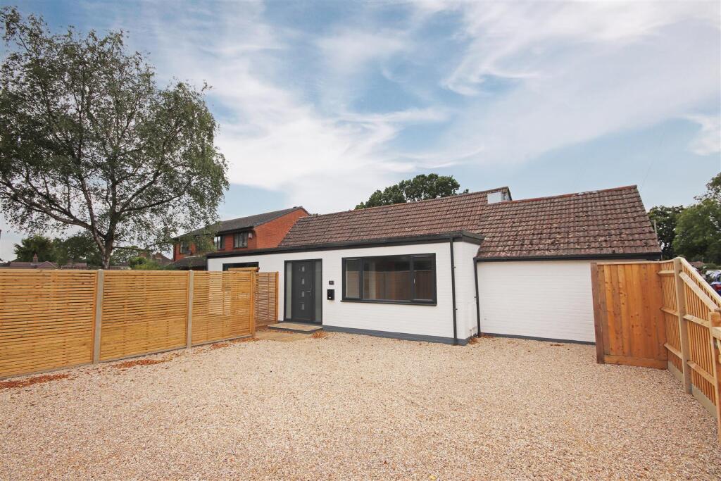 3 bed Bungalow for rent in Hordle. From Spencers of the New Forest - Lymington 3 bed Bungalow for rent in Hordle. From Spencers of the New Forest - Lymington