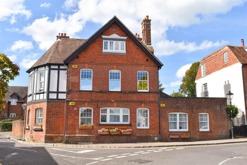 3 bed Mid Terraced House for rent in Lymington. From Spencers of the New Forest - Lymington 3 bed Mid Terraced House for rent in Lymington. From Spencers of the New Forest - Lymington