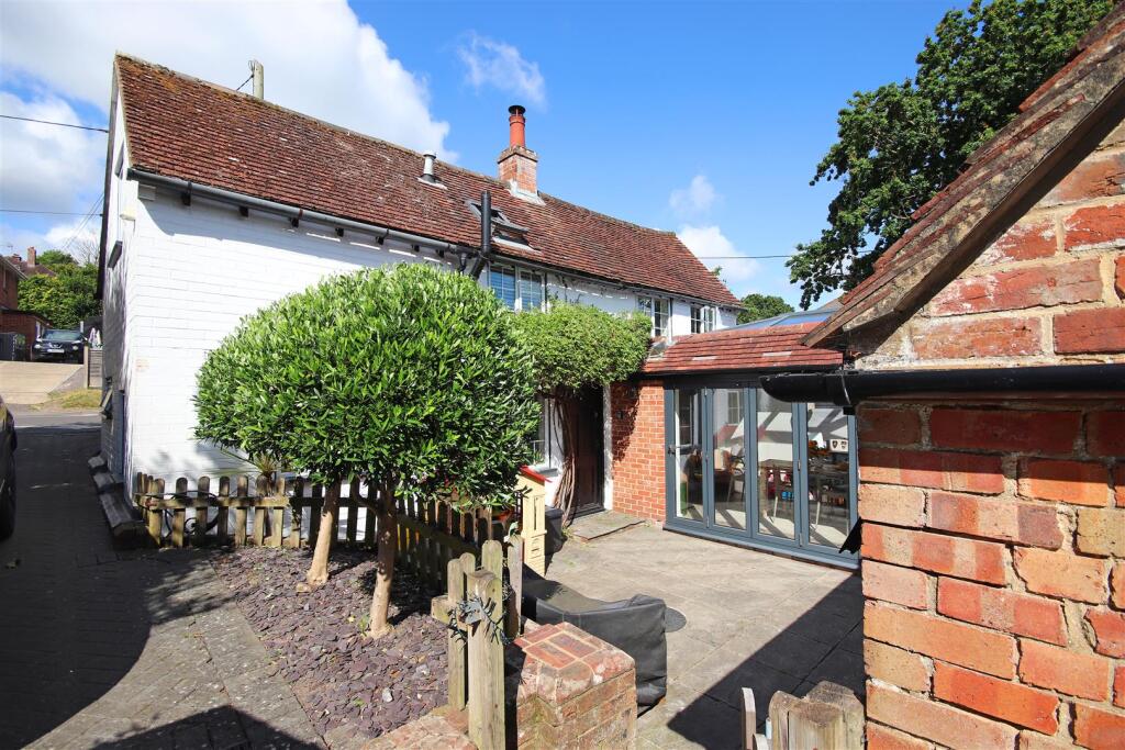 3 bed Detached for rent in Lymington. From Spencers of the New Forest - Lymington