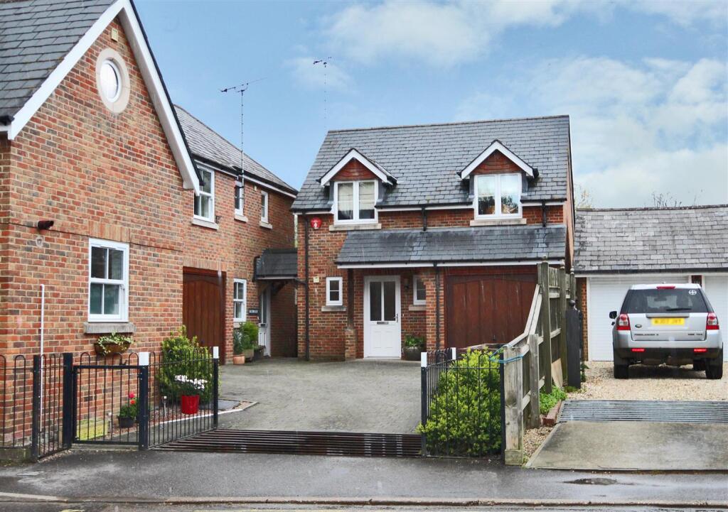 2 bed Detached for rent in Brockenhurst. From Spencers of the New Forest - Lymington 2 bed Detached for rent in Brockenhurst. From Spencers of the New Forest - Lymington