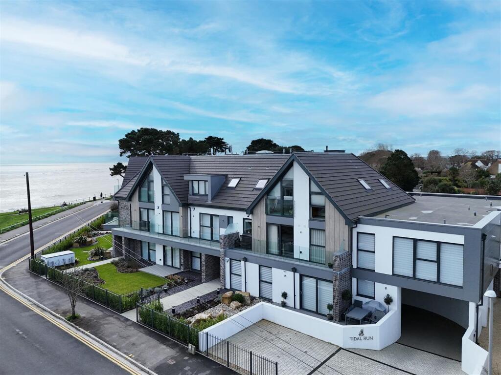 2 bed Apartment for rent in Hinton. From Spencers of the New Forest - Lymington 2 bed Apartment for rent in Hinton. From Spencers of the New Forest - Lymington