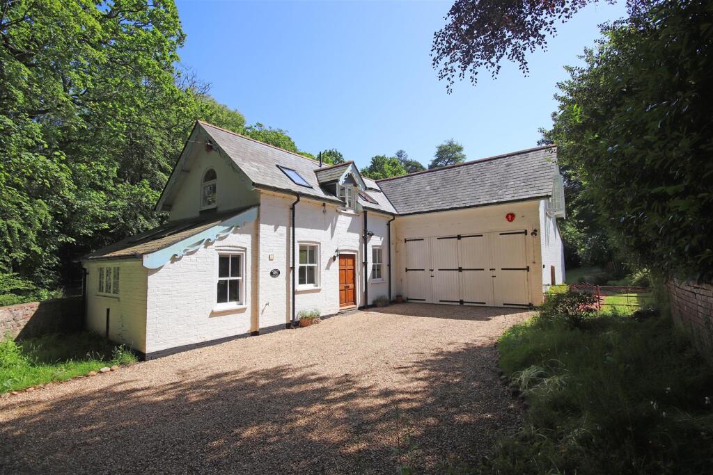 3 bed Detached for rent in Pilley. From Spencers of the New Forest - Lymington 3 bed Detached for rent in Pilley. From Spencers of the New Forest - Lymington