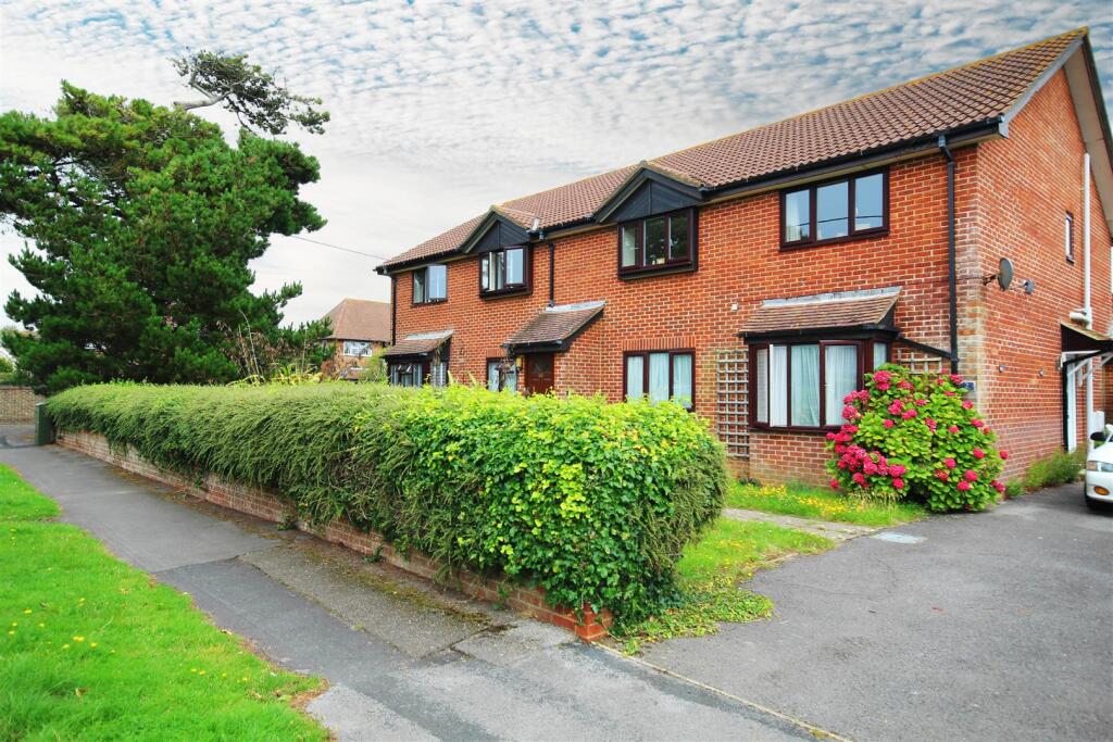 2 bed Apartment for rent in New Milton. From Spencers of the New Forest - Lymington