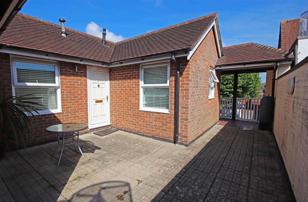 1 bed Apartment for rent in Lymington. From Spencers of the New Forest - Lymington