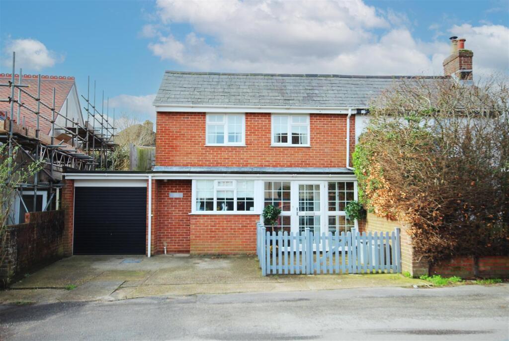 2 bed Semi Detached for rent in Lymington. From Spencers of the New Forest - Lymington 2 bed Semi Detached for rent in Lymington. From Spencers of the New Forest - Lymington