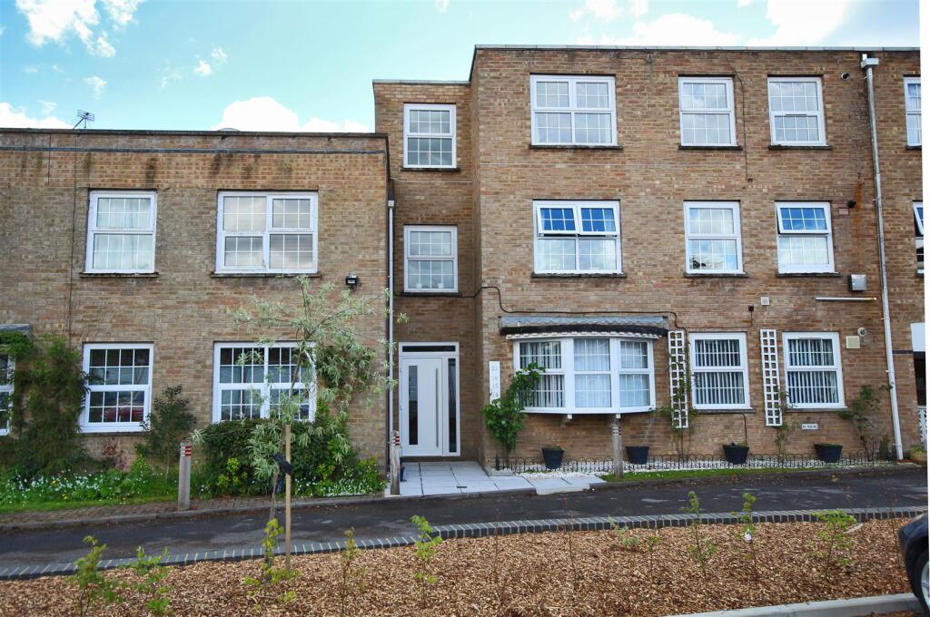 2 bed Apartment for rent in Lymington. From Spencers of the New Forest - Lymington 2 bed Apartment for rent in Lymington. From Spencers of the New Forest - Lymington