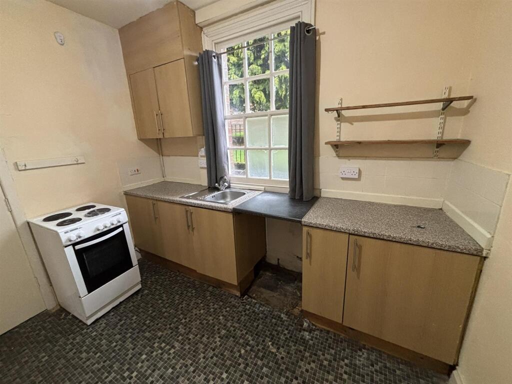 1 bed 1st Floor Flat for rent in Llanfyllin. From Roger Parry & Partners - Shrewsbury