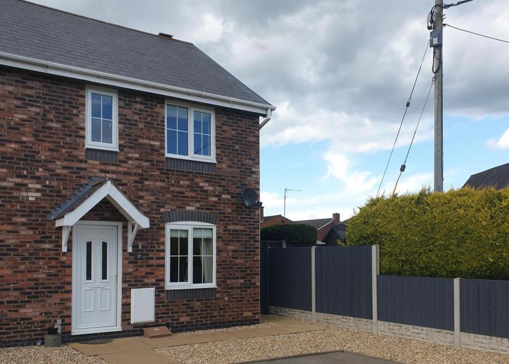 2 bed End of Terrace for rent in Llanymynech. From Roger Parry & Partners - Shrewsbury