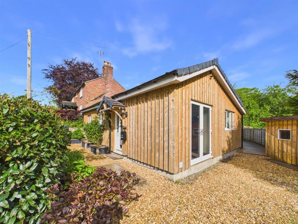 3 bed Semi-detached bungalow for rent in Four Crosses. From Roger Parry & Partners - Shrewsbury 3 bed Semi-detached bungalow for rent in Four Crosses. From Roger Parry & Partners - Shrewsbury