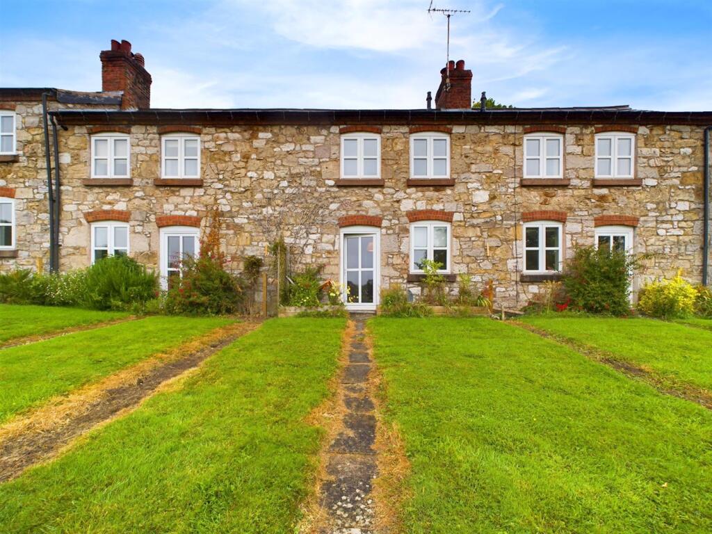 2 bed Mid Terraced House for rent in Oswestry. From Roger Parry & Partners - Shrewsbury