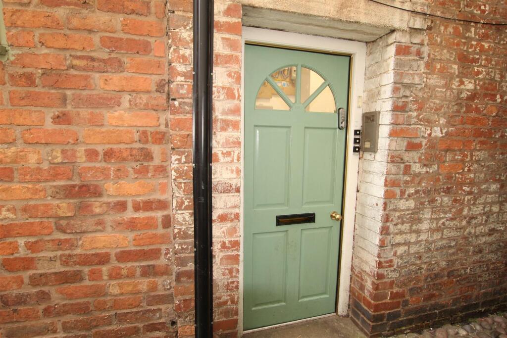 2 bed 1st Floor Flat for rent in Croesowallt. From Roger Parry & Partners - Shrewsbury 2 bed 1st Floor Flat for rent in Croesowallt. From Roger Parry & Partners - Shrewsbury